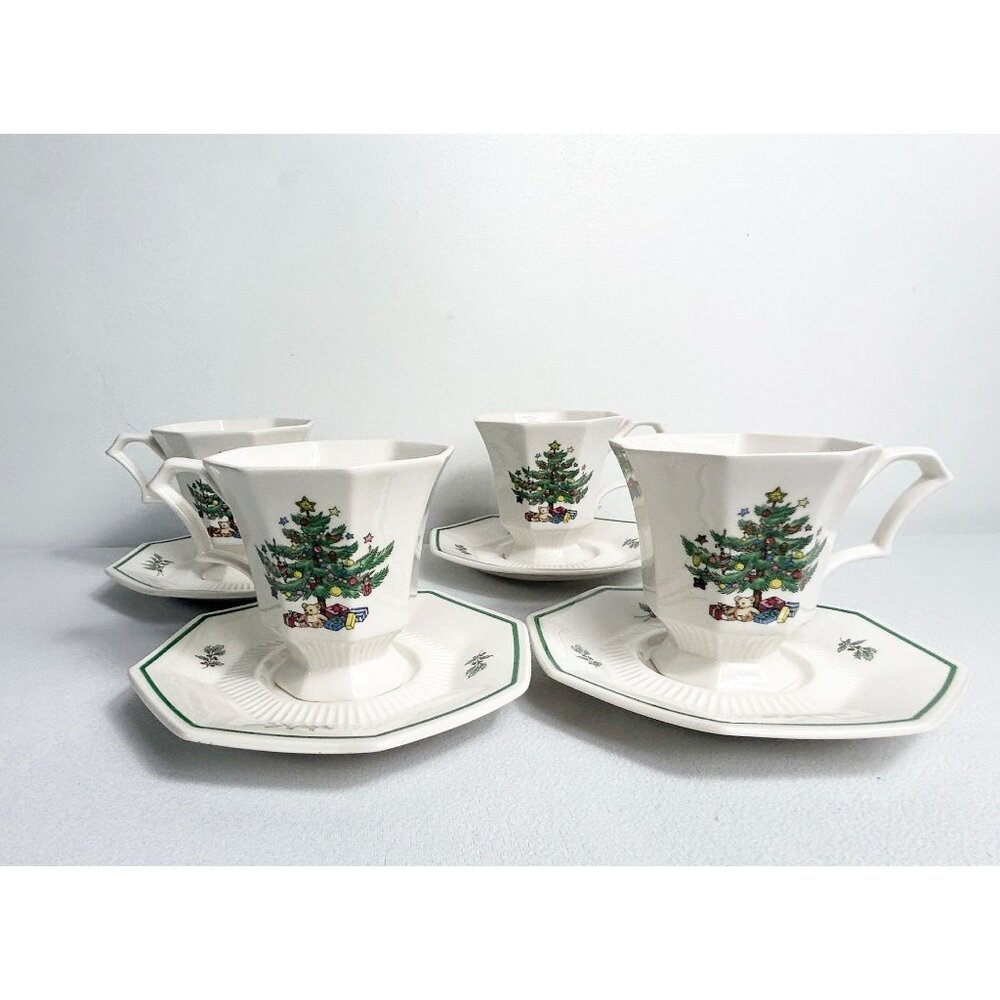 Set of 4 Vintage Nikko Christmastime Porcelain China Cups/Saucers